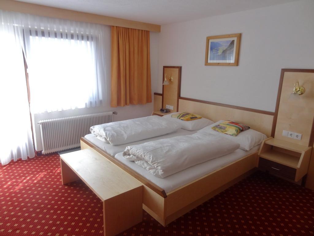 Pension Schöpf Arzl im Pitztal Rum bild